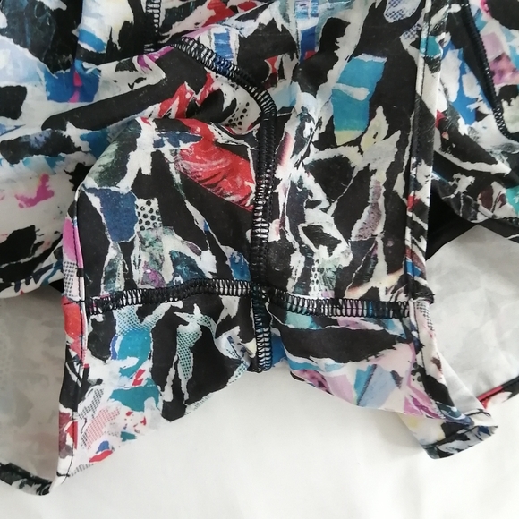 Lululemon Hotty Hot Short II in Culture Clash Multi Black 6 - Picture 10 of 16